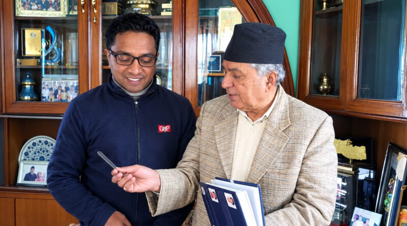 हालका राष्ट्रपति तथा तत्कालिन काँग्रेस वरिष्ठ नेता रामचन्द्र पौडेलसंग
