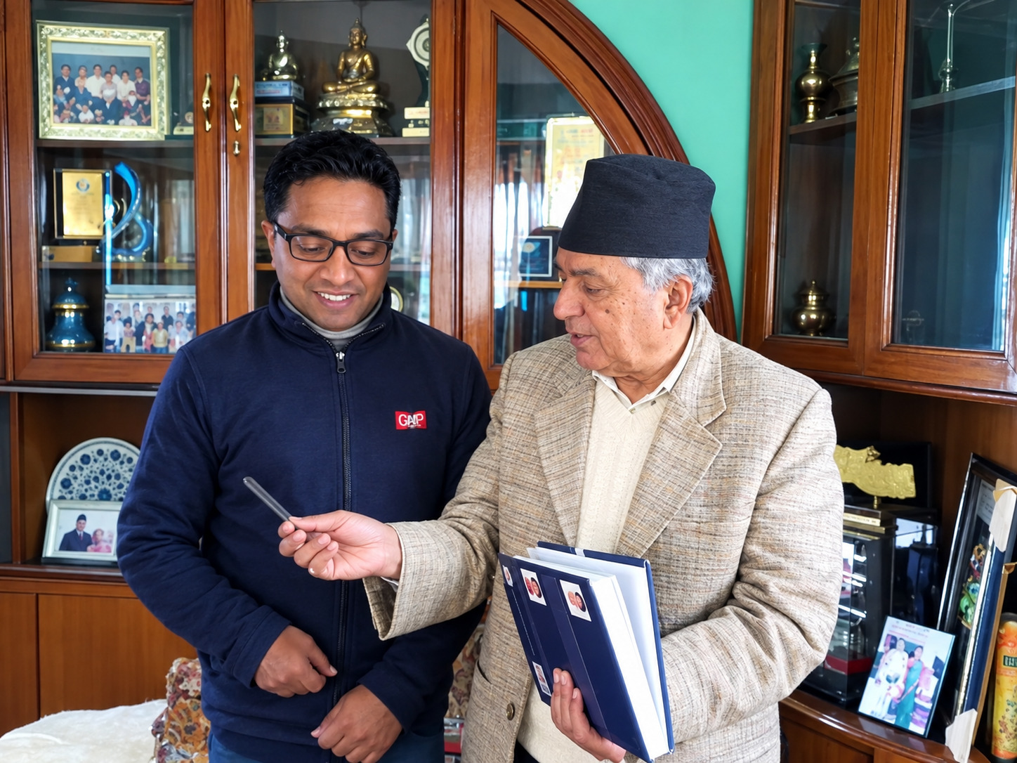 हालका राष्ट्रपति तथा तत्कालिन काँग्रेस वरिष्ठ नेता रामचन्द्र पौडेलसंग